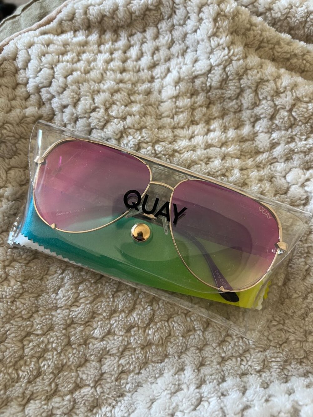 Quay High Key 126 Gold Frame/Brown Fade Lenses - Picture 2 of 2